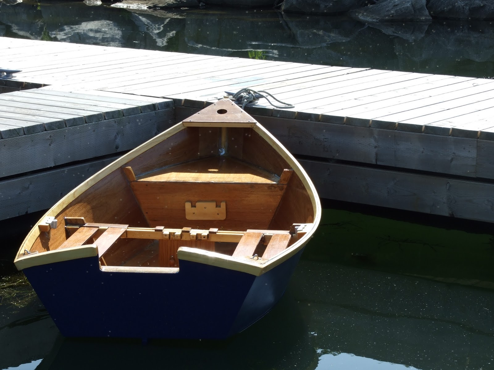 Building an epoxy dinghy – in 25 hours