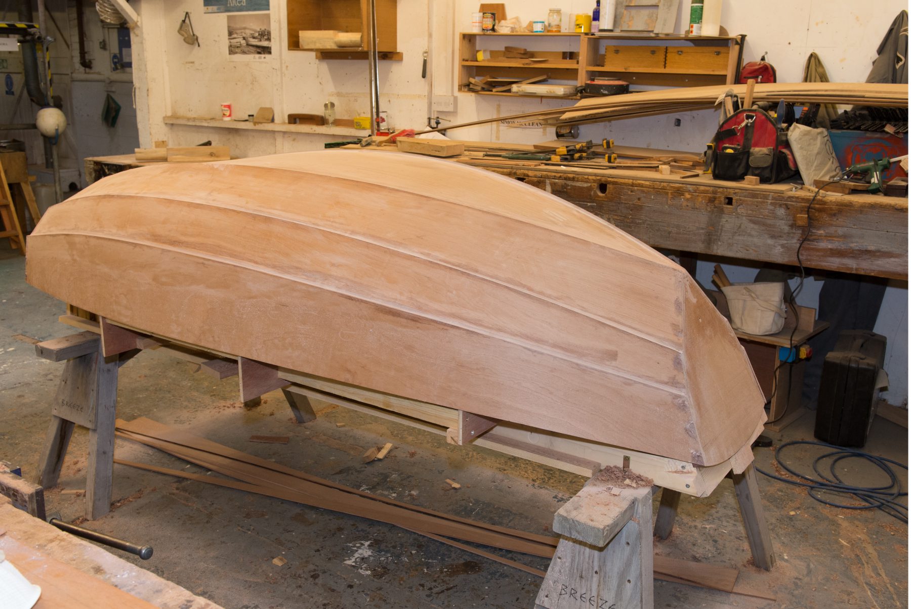 Constructing a watertight pram dinghy with the help of epoxy