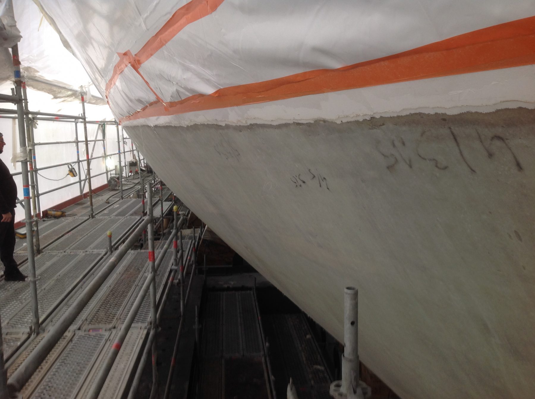 Osmosis treatment: how repairing and barrier coating with WEST SYSTEM epoxy will return your hull to almost new