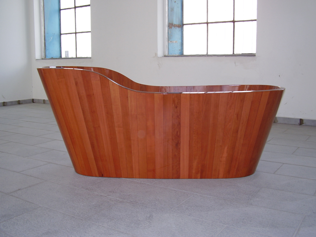 wooden bath tub