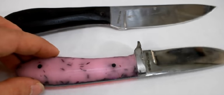 Personalising knives with epoxy