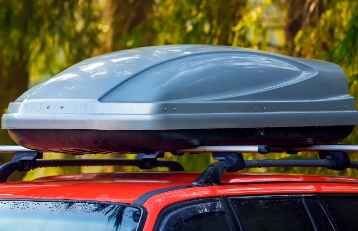 roof box on top of a car
