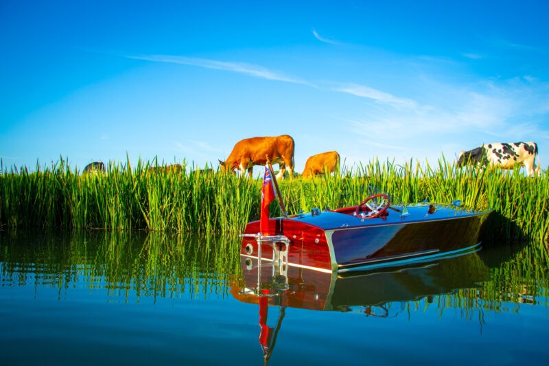 dan lee boat buildings miss isle boat in water